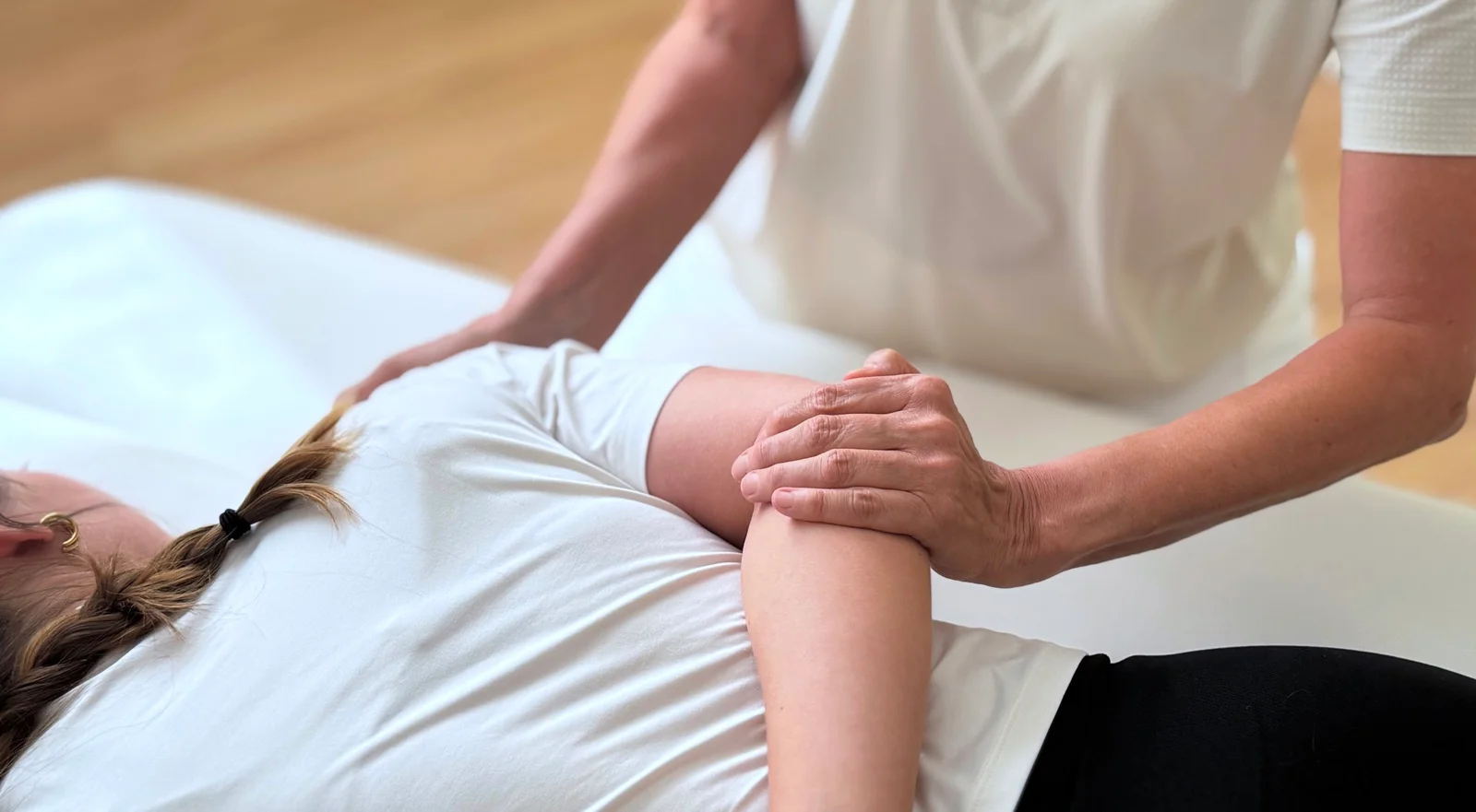 Physiotherapeutische Behandlung des Schulter- und Armbereichs